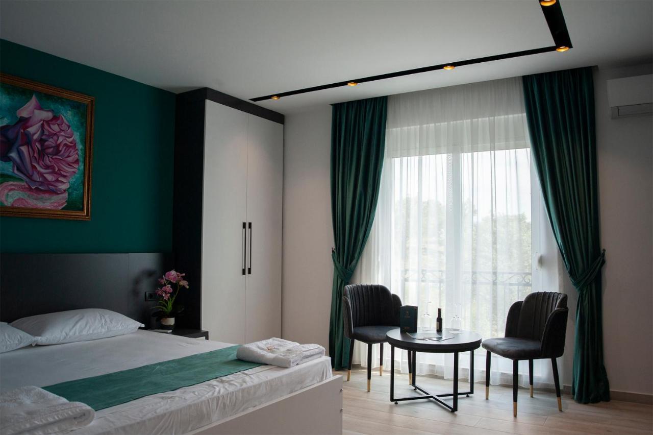 Jata Crown Tirana