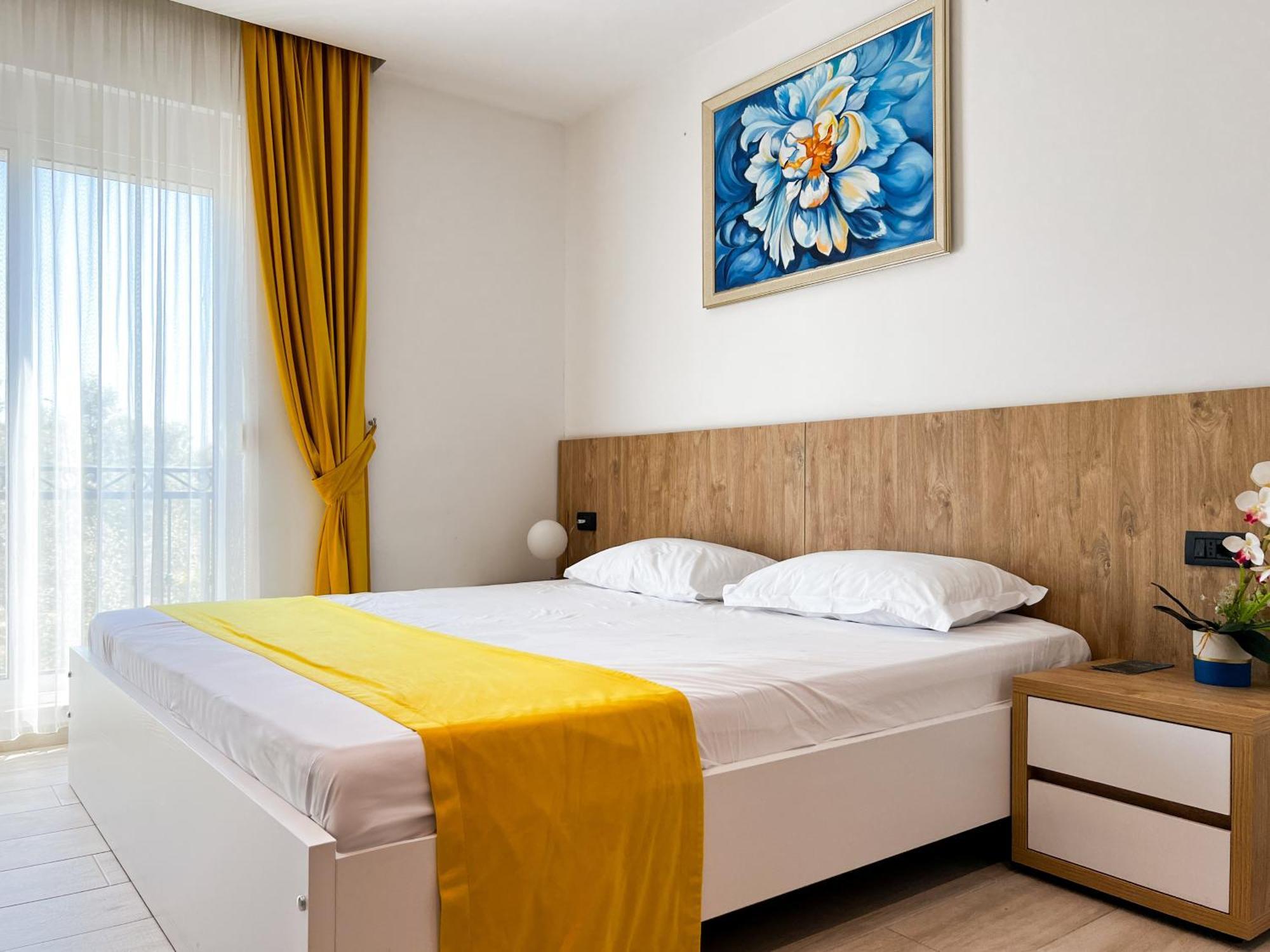 Hotel Jata Crown