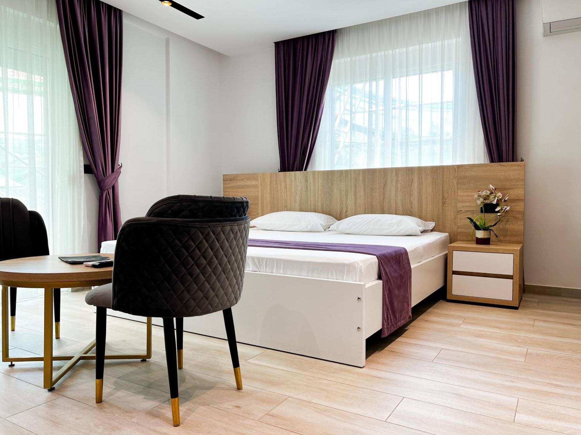 Jata Crown 3* Tirana