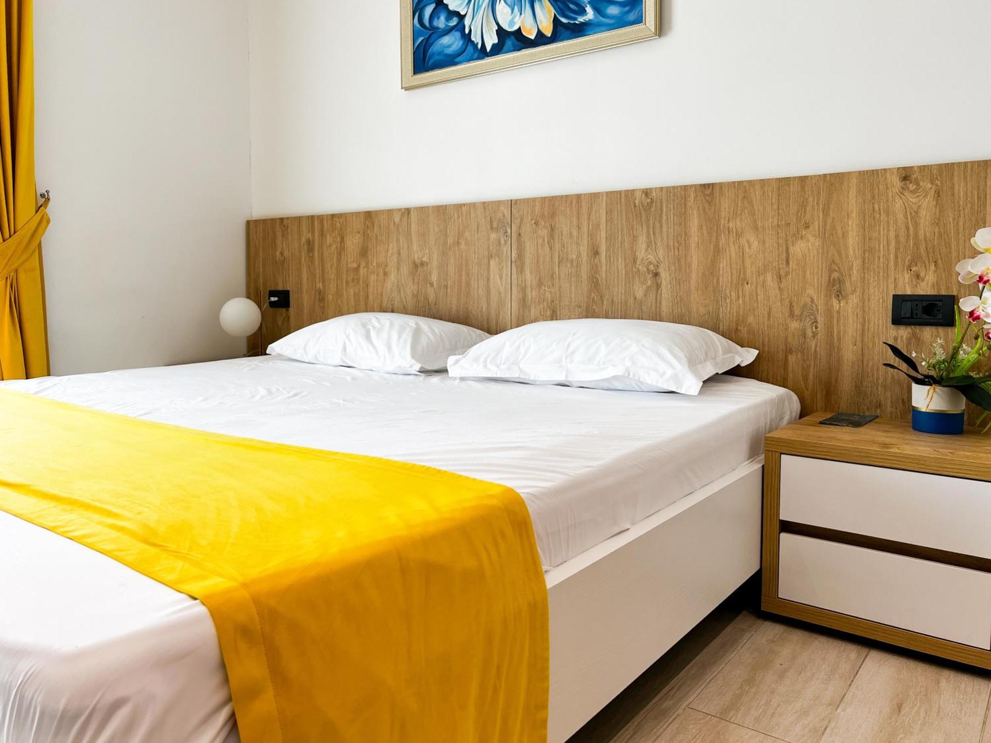 Hotel Jata Crown