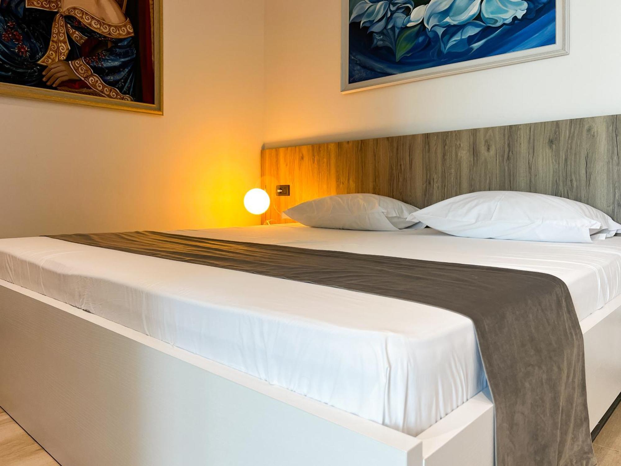 Jata Crown 3* Tirana